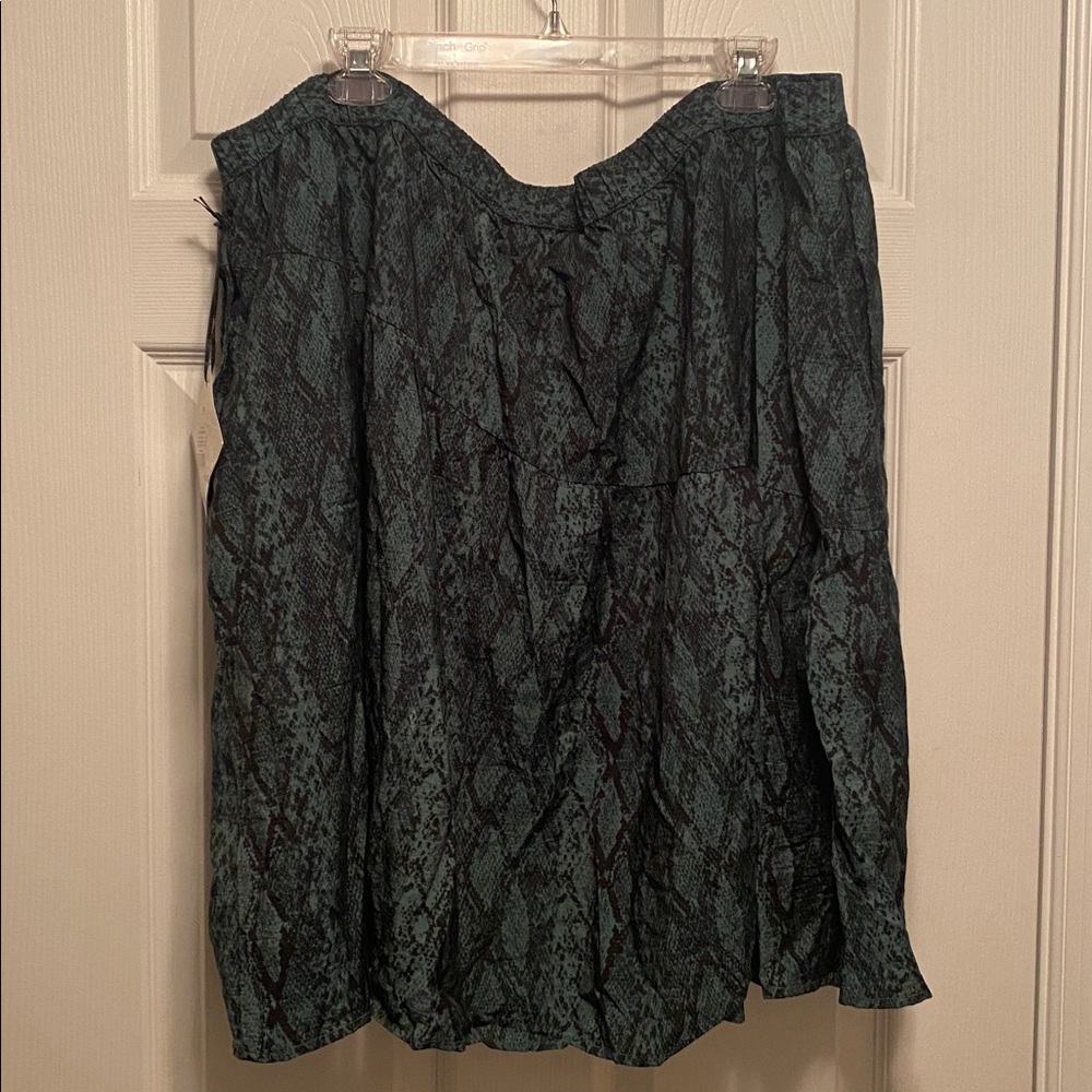 Ava & Viv Green Snake Print Skirt…size 3X - Picture 2 of 5